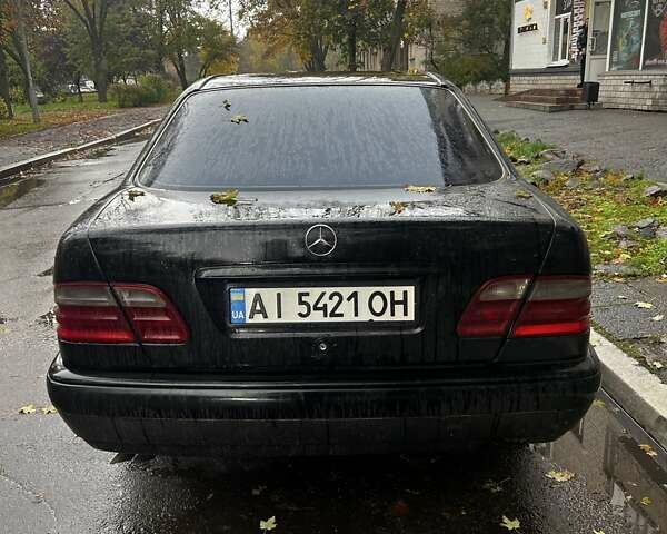 Черный Мерседес Е-Класс, объемом двигателя 2.8 л и пробегом 390 тыс. км за 2950 $, фото 3 на Automoto.ua