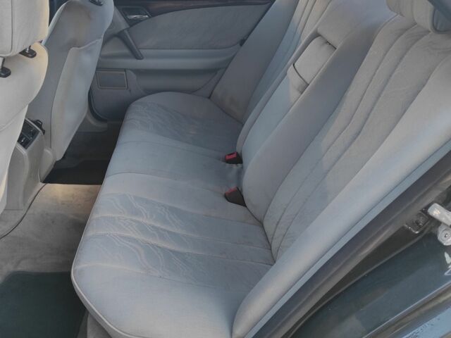 Чорний Мерседес Е-Клас, об'ємом двигуна 2 л та пробігом 270 тис. км за 1900 $, фото 6 на Automoto.ua