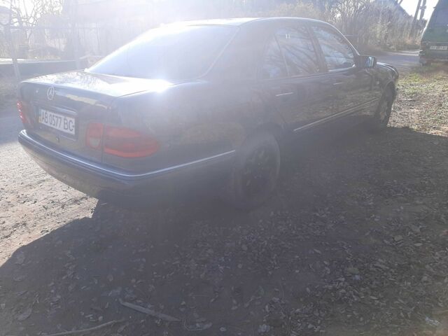 Черный Мерседес Е-Класс, объемом двигателя 0 л и пробегом 280 тыс. км за 1600 $, фото 1 на Automoto.ua