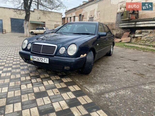 Черный Мерседес Е-Класс, объемом двигателя 2.3 л и пробегом 209 тыс. км за 2200 $, фото 3 на Automoto.ua