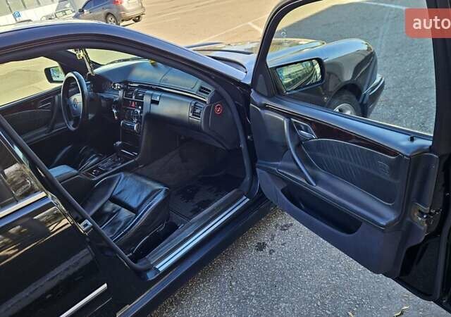 Черный Мерседес Е-Класс, объемом двигателя 2.3 л и пробегом 400 тыс. км за 4400 $, фото 3 на Automoto.ua