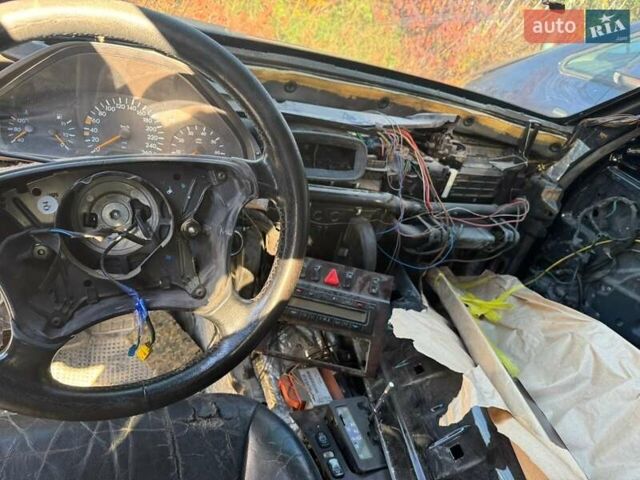 Черный Мерседес Е-Класс, объемом двигателя 3.2 л и пробегом 260 тыс. км за 2900 $, фото 7 на Automoto.ua