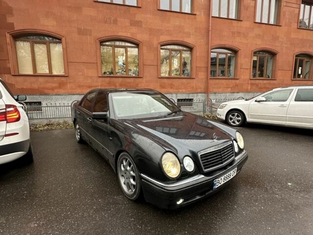 Чорний Мерседес Е-Клас, об'ємом двигуна 3.2 л та пробігом 450 тис. км за 3333 $, фото 1 на Automoto.ua