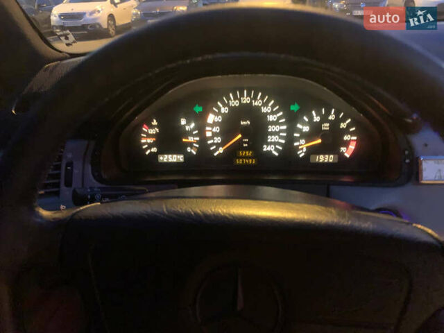 Черный Мерседес Е-Класс, объемом двигателя 2.3 л и пробегом 505 тыс. км за 3350 $, фото 7 на Automoto.ua