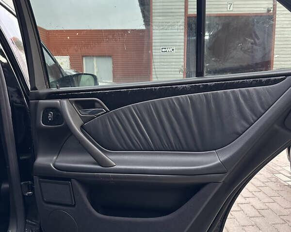 Чорний Мерседес Е-Клас, об'ємом двигуна 2 л та пробігом 528 тис. км за 5000 $, фото 8 на Automoto.ua