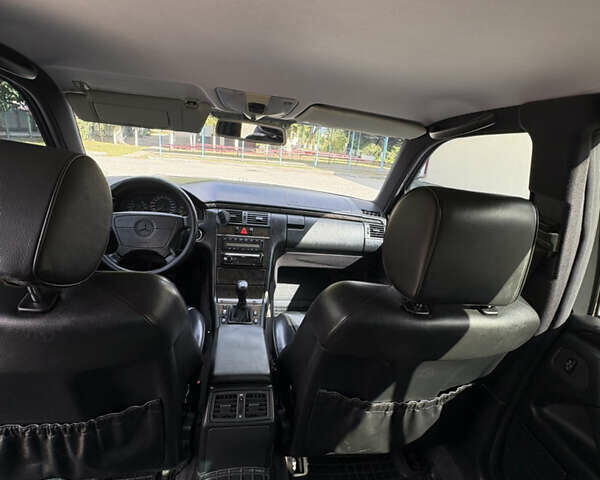 Черный Мерседес Е-Класс, объемом двигателя 2 л и пробегом 478 тыс. км за 3800 $, фото 3 на Automoto.ua