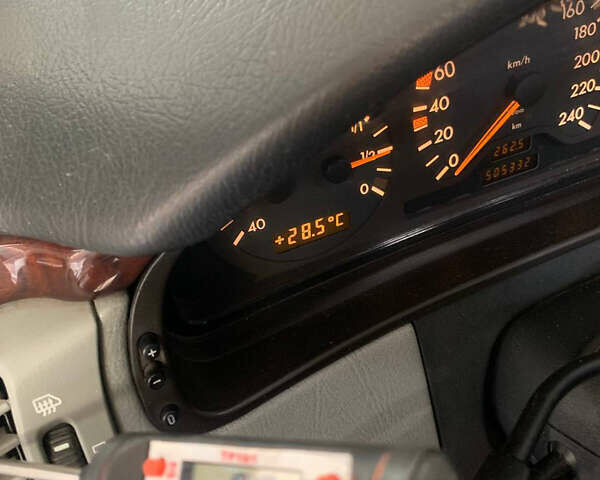 Черный Мерседес Е-Класс, объемом двигателя 2.3 л и пробегом 505 тыс. км за 3350 $, фото 19 на Automoto.ua