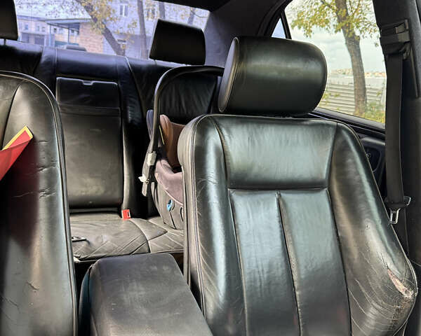 Черный Мерседес Е-Класс, объемом двигателя 3.2 л и пробегом 674 тыс. км за 3450 $, фото 8 на Automoto.ua