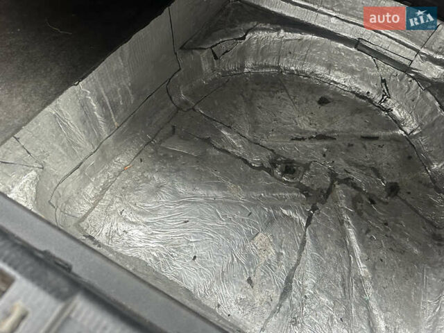 Чорний Мерседес Е-Клас, об'ємом двигуна 2 л та пробігом 528 тис. км за 5000 $, фото 4 на Automoto.ua