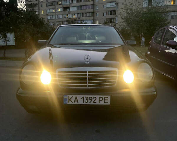 Черный Мерседес Е-Класс, объемом двигателя 2.3 л и пробегом 505 тыс. км за 3350 $, фото 6 на Automoto.ua