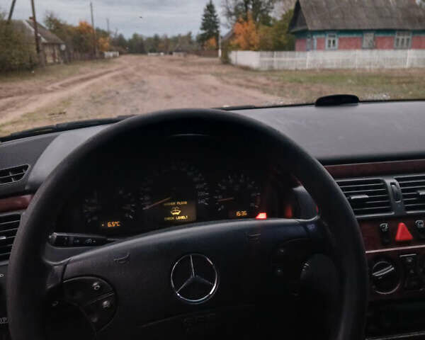 Чорний Мерседес Е-Клас, об'ємом двигуна 2 л та пробігом 360 тис. км за 2900 $, фото 7 на Automoto.ua