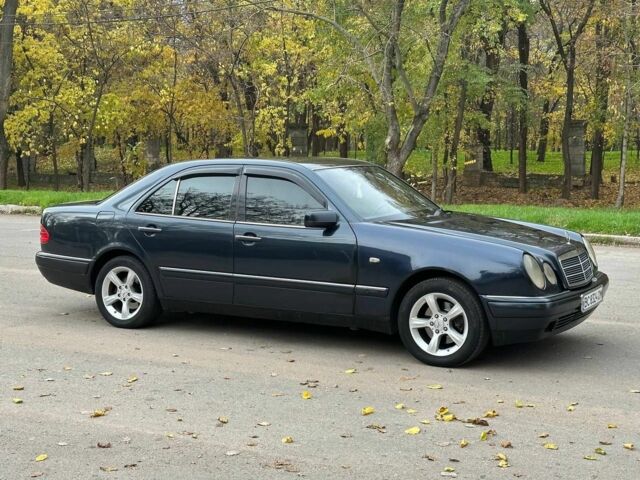 Черный Мерседес Е-Класс, объемом двигателя 3.2 л и пробегом 490 тыс. км за 3217 $, фото 7 на Automoto.ua