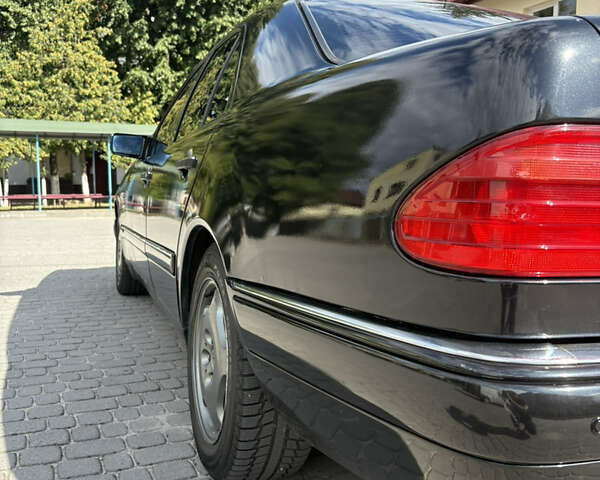 Черный Мерседес Е-Класс, объемом двигателя 2 л и пробегом 478 тыс. км за 3800 $, фото 13 на Automoto.ua