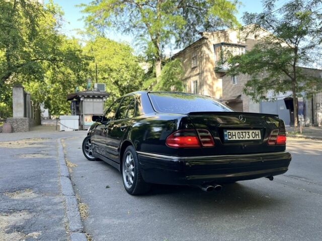 Черный Мерседес Е-Класс, объемом двигателя 3.2 л и пробегом 450 тыс. км за 3600 $, фото 3 на Automoto.ua