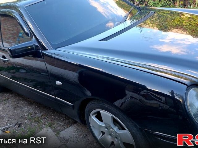 Черный Мерседес Е-Класс, объемом двигателя 2.8 л и пробегом 537 тыс. км за 3400 $, фото 1 на Automoto.ua