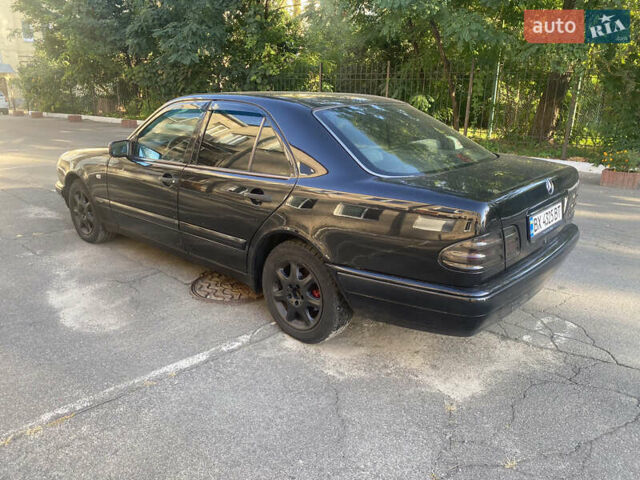 Черный Мерседес Е-Класс, объемом двигателя 2 л и пробегом 423 тыс. км за 4200 $, фото 2 на Automoto.ua