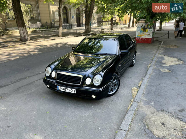 Черный Мерседес Е-Класс, объемом двигателя 3.2 л и пробегом 450 тыс. км за 3600 $, фото 1 на Automoto.ua
