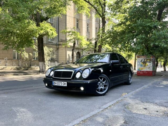 Черный Мерседес Е-Класс, объемом двигателя 3.2 л и пробегом 450 тыс. км за 3600 $, фото 2 на Automoto.ua