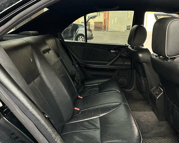 Чорний Мерседес Е-Клас, об'ємом двигуна 2 л та пробігом 528 тис. км за 5000 $, фото 16 на Automoto.ua