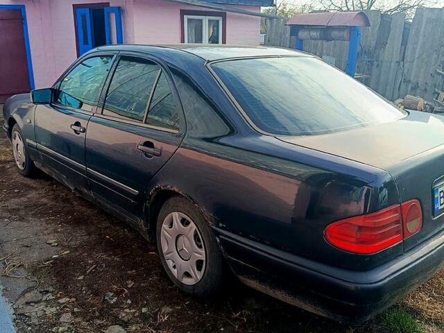 Чорний Мерседес Е-Клас, об'ємом двигуна 2 л та пробігом 0 тис. км за 2500 $, фото 1 на Automoto.ua