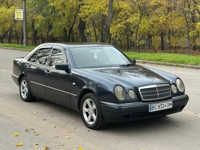 Черный Мерседес Е-Класс, объемом двигателя 3.2 л и пробегом 490 тыс. км за 3217 $, фото 1 на Automoto.ua