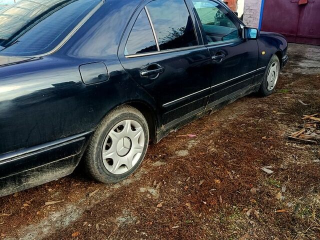 Чорний Мерседес Е-Клас, об'ємом двигуна 2 л та пробігом 0 тис. км за 2500 $, фото 3 на Automoto.ua