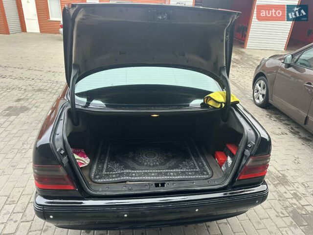 Чорний Мерседес Е-Клас, об'ємом двигуна 2 л та пробігом 528 тис. км за 5000 $, фото 6 на Automoto.ua