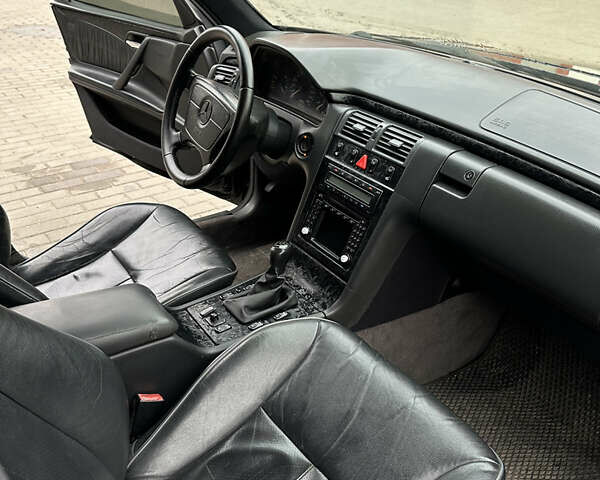 Чорний Мерседес Е-Клас, об'ємом двигуна 2 л та пробігом 528 тис. км за 5000 $, фото 10 на Automoto.ua