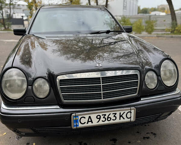 Черный Мерседес Е-Класс, объемом двигателя 3.2 л и пробегом 674 тыс. км за 3450 $, фото 2 на Automoto.ua
