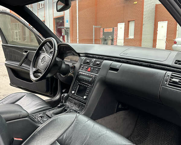 Чорний Мерседес Е-Клас, об'ємом двигуна 2 л та пробігом 528 тис. км за 5000 $, фото 11 на Automoto.ua