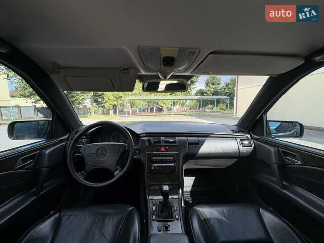 Черный Мерседес Е-Класс, объемом двигателя 2 л и пробегом 478 тыс. км за 3800 $, фото 2 на Automoto.ua