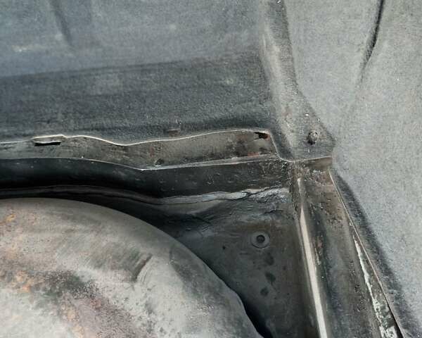 Черный Мерседес Е-Класс, объемом двигателя 2 л и пробегом 250 тыс. км за 3000 $, фото 25 на Automoto.ua