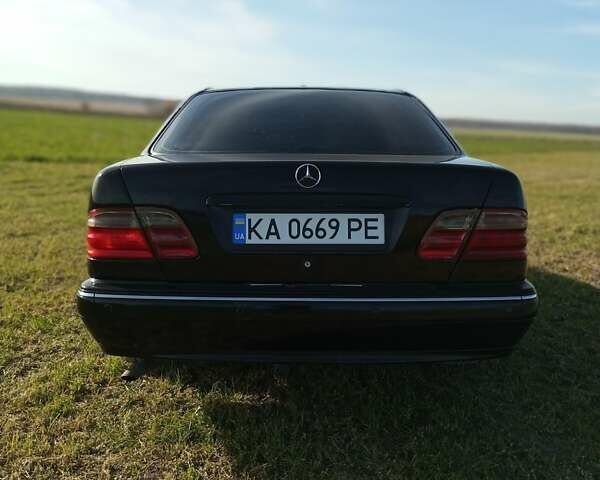 Черный Мерседес Е-Класс, объемом двигателя 2 л и пробегом 250 тыс. км за 3000 $, фото 2 на Automoto.ua