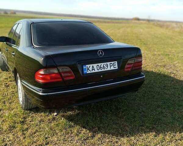 Черный Мерседес Е-Класс, объемом двигателя 2 л и пробегом 250 тыс. км за 3000 $, фото 4 на Automoto.ua