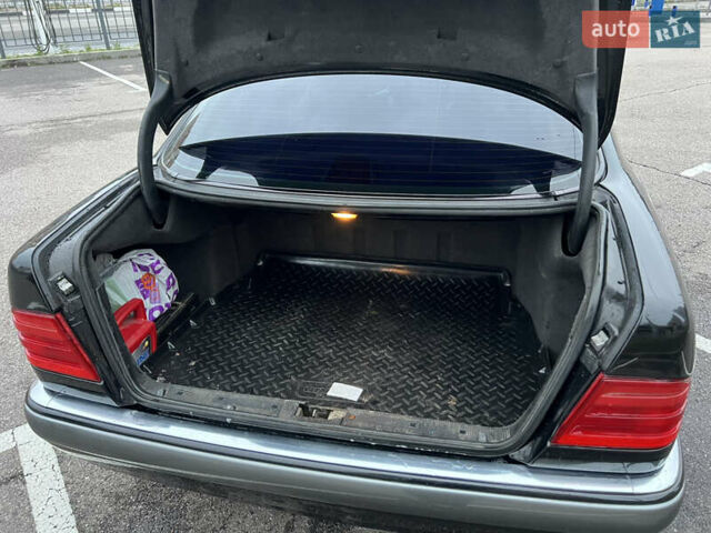 Черный Мерседес Е-Класс, объемом двигателя 3.2 л и пробегом 372 тыс. км за 4500 $, фото 41 на Automoto.ua