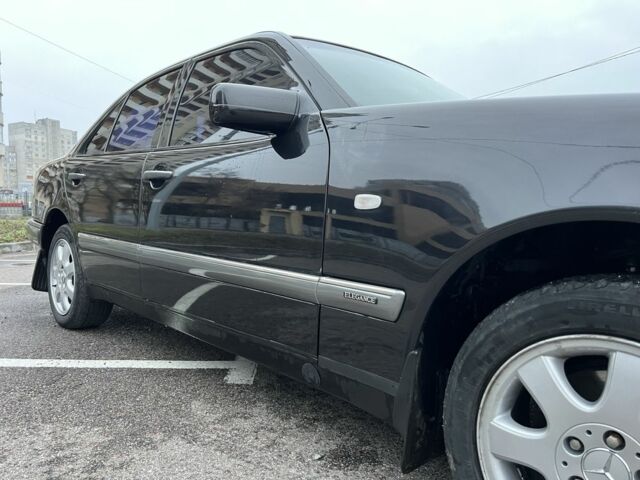 Черный Мерседес Е-Класс, объемом двигателя 3.2 л и пробегом 372 тыс. км за 4500 $, фото 14 на Automoto.ua