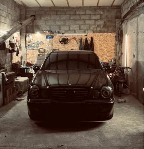 Мерседес Е-Класс 1998 в Белой Церкве на Automoto.ua Черный Мерседес Е-Класс, объемом двигателя 2 л и пробегом 876 тыс. км за 2800 $, фото 1 на Automoto.ua
