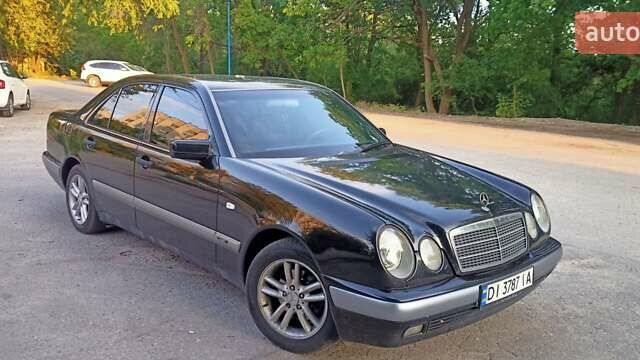 Чорний Мерседес Е-Клас, об'ємом двигуна 2 л та пробігом 312 тис. км за 4900 $, фото 1 на Automoto.ua