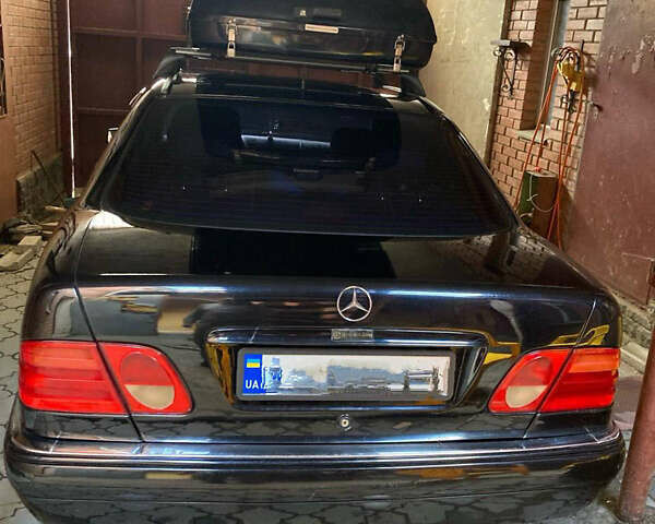 Мерседес Е-Класс 1998 в Харькове на Automoto.ua Черный Мерседес Е-Класс, объемом двигателя 3.2 л и пробегом 400 тыс. км за 5200 $, фото 2 на Automoto.ua