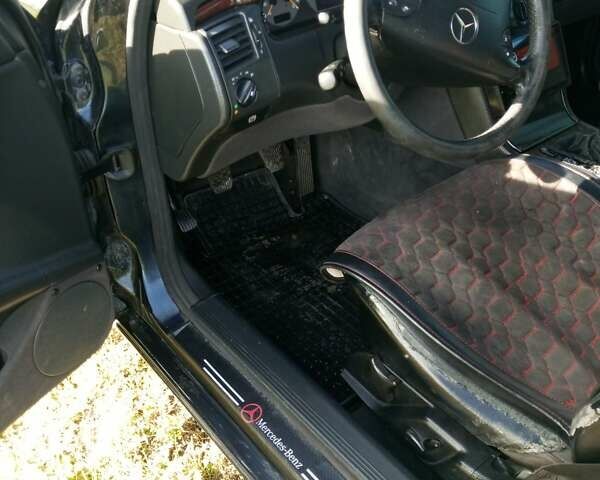 Черный Мерседес Е-Класс, объемом двигателя 2 л и пробегом 250 тыс. км за 3000 $, фото 34 на Automoto.ua