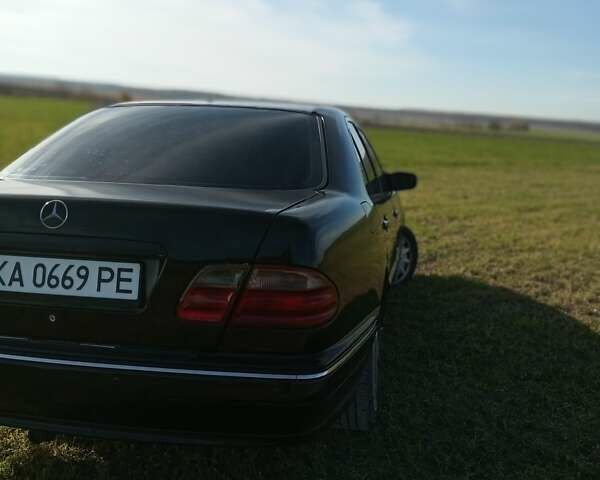 Черный Мерседес Е-Класс, объемом двигателя 2 л и пробегом 250 тыс. км за 3000 $, фото 9 на Automoto.ua