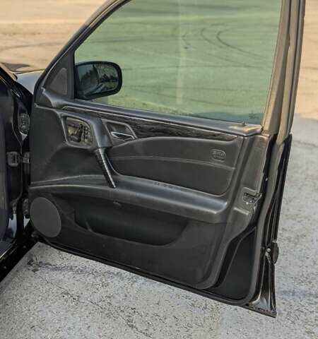 Черный Мерседес Е-Класс, объемом двигателя 5.5 л и пробегом 500 тыс. км за 20000 $, фото 16 на Automoto.ua