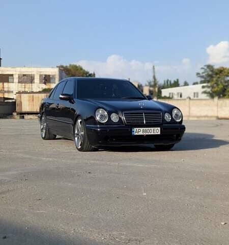 Черный Мерседес Е-Класс, объемом двигателя 5.5 л и пробегом 500 тыс. км за 20000 $, фото 1 на Automoto.ua