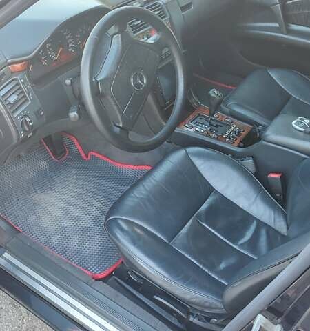 Черный Мерседес Е-Класс, объемом двигателя 3.2 л и пробегом 450 тыс. км за 4999 $, фото 7 на Automoto.ua