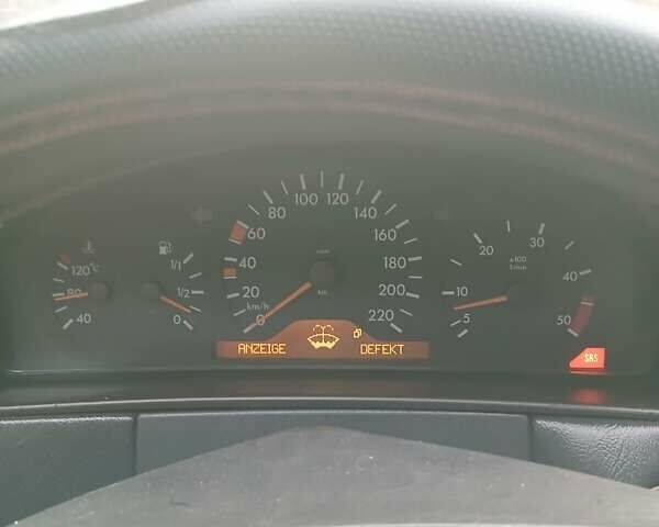 Черный Мерседес Е-Класс, объемом двигателя 2.4 л и пробегом 400 тыс. км за 2650 $, фото 13 на Automoto.ua