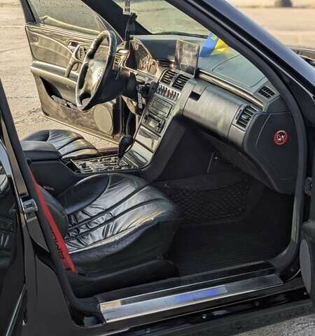 Черный Мерседес Е-Класс, объемом двигателя 5.5 л и пробегом 500 тыс. км за 20000 $, фото 17 на Automoto.ua