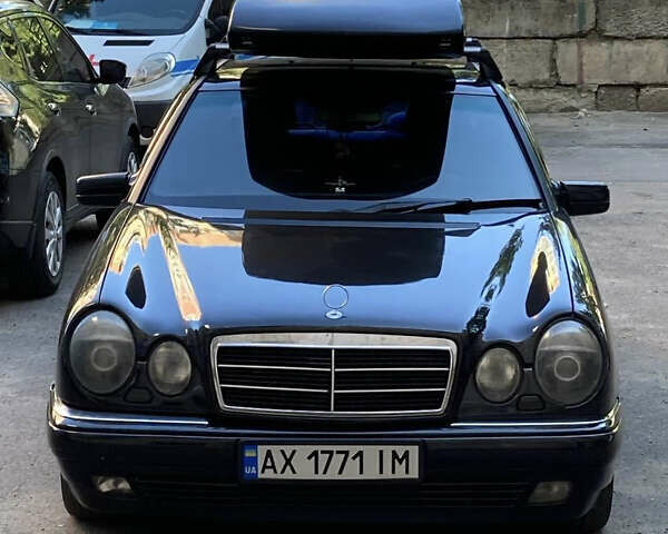 Мерседес Е-Класс 1998 в Харькове на Automoto.ua Черный Мерседес Е-Класс, объемом двигателя 3.2 л и пробегом 400 тыс. км за 5200 $, фото 1 на Automoto.ua