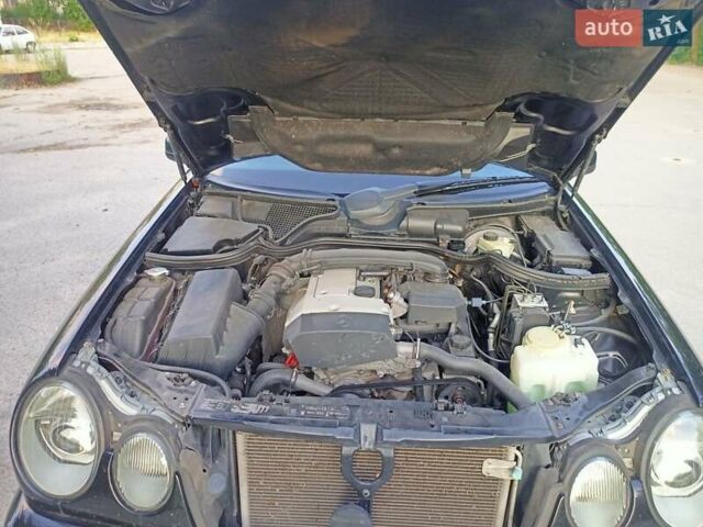 Черный Мерседес Е-Класс, объемом двигателя 2 л и пробегом 312 тыс. км за 4000 $, фото 5 на Automoto.ua