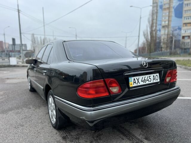 Черный Мерседес Е-Класс, объемом двигателя 3.2 л и пробегом 372 тыс. км за 4500 $, фото 5 на Automoto.ua