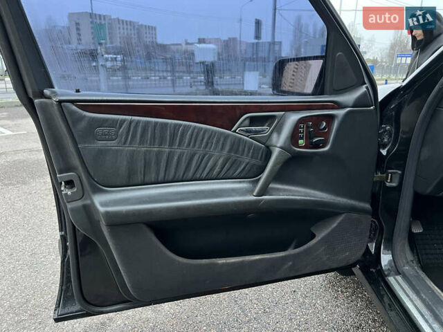 Черный Мерседес Е-Класс, объемом двигателя 3.2 л и пробегом 372 тыс. км за 4500 $, фото 37 на Automoto.ua